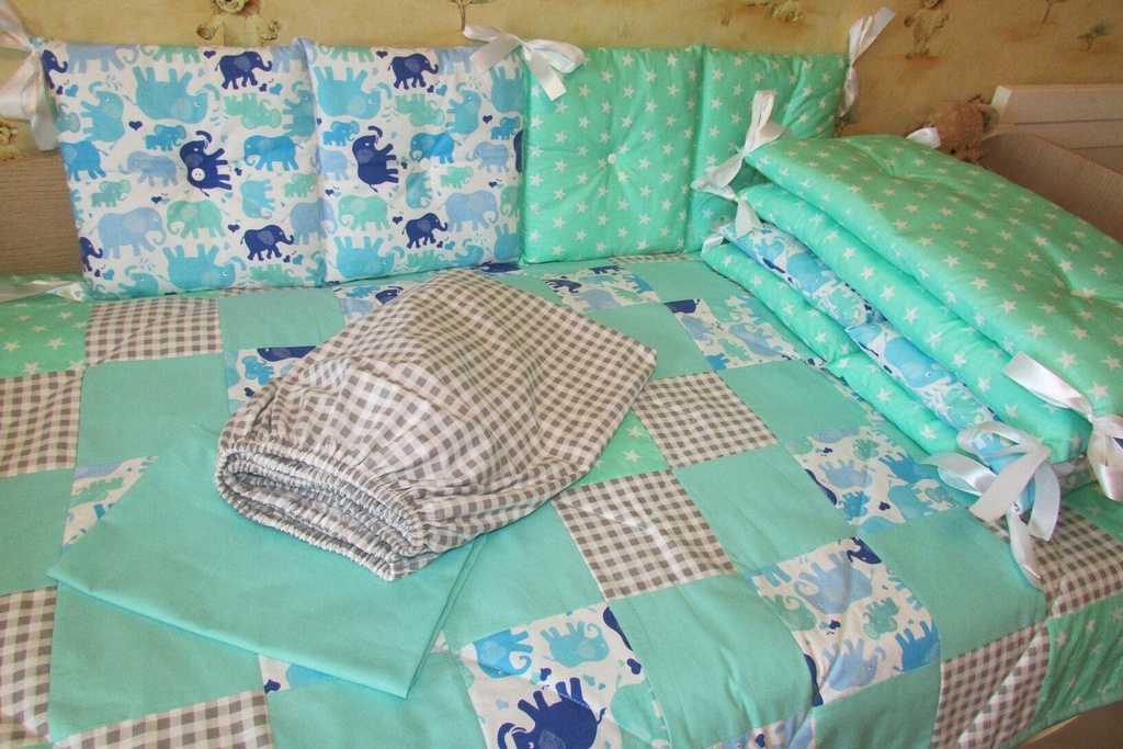 Как сшить детское постельное белье в кроватку своими руками? сколько ткани нужно для пододеяльника для новорожденных?