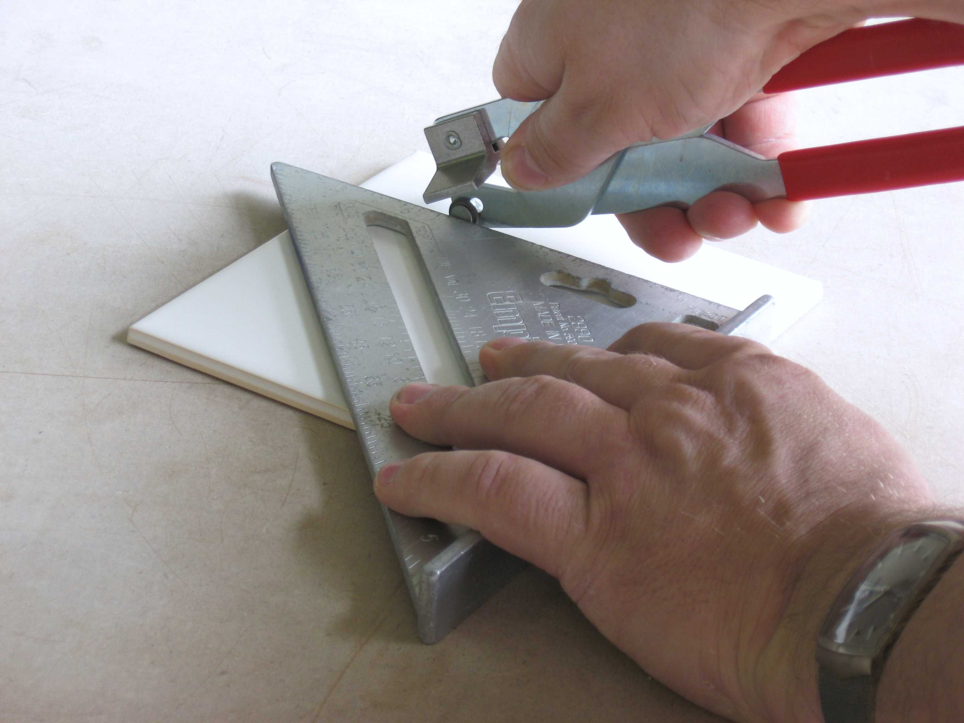 Как резать плитку болгаркой без сколов в домашних условиях