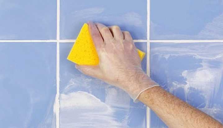 Как почистить швы между плиткой в ванной в домашних условиях: чем отмыть и отбелить