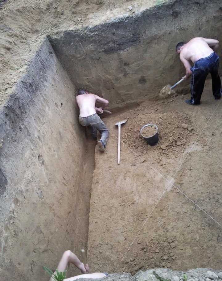 Можно ли копаться в земле. Копаем погреб. Котлован для погреба. Погреб под землей. Котлован для подвала.