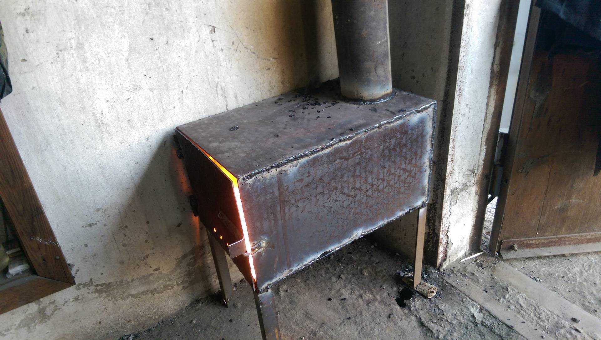 Печь для гаража своими руками на дровах: установка, размеры самодельной дровяной печки, как правильно сделать дымоход, эффективный обогрев с помощью буржуйки, чертежи